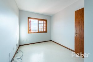 Casa à venda com 217m², 3 dormitórios, 1 suíte, 2 vagas, no bairro Ipanema / Imperial Parque em Porto Alegre