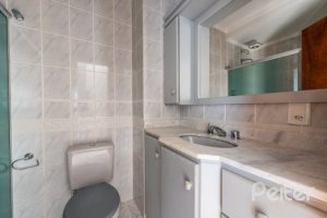 Casa à venda com 217m², 3 dormitórios, 1 suíte, 2 vagas, no bairro Ipanema / Imperial Parque em Porto Alegre