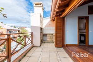 Casa à venda com 217m², 3 dormitórios, 1 suíte, 2 vagas, no bairro Ipanema / Imperial Parque em Porto Alegre