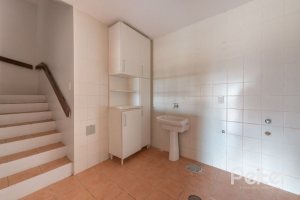 Casa à venda com 217m², 3 dormitórios, 1 suíte, 2 vagas, no bairro Ipanema / Imperial Parque em Porto Alegre