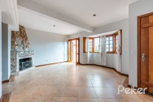 Casa à venda com 217m², 3 dormitórios, 1 suíte, 2 vagas, no bairro Ipanema / Imperial Parque em Porto Alegre