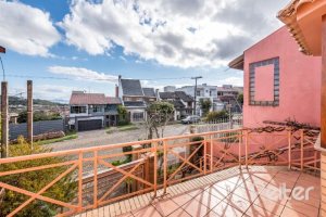 Casa à venda com 217m², 3 dormitórios, 1 suíte, 2 vagas, no bairro Ipanema / Imperial Parque em Porto Alegre