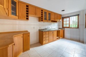 Casa à venda com 217m², 3 dormitórios, 1 suíte, 2 vagas, no bairro Ipanema / Imperial Parque em Porto Alegre