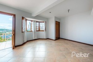 Casa à venda com 217m², 3 dormitórios, 1 suíte, 2 vagas, no bairro Ipanema / Imperial Parque em Porto Alegre