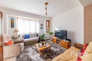 Casa em Condomínio à venda com 204m², 3 dormitórios, 1 suíte, 2 vagas, no bairro Cristal em Porto Alegre