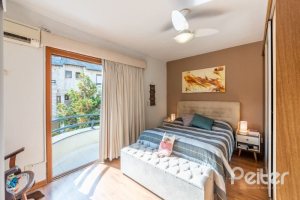 Casa em Condomínio à venda com 204m², 3 dormitórios, 1 suíte, 2 vagas, no bairro Cristal em Porto Alegre