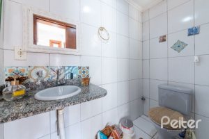 Casa em Condomínio à venda com 204m², 3 dormitórios, 1 suíte, 2 vagas, no bairro Cristal em Porto Alegre