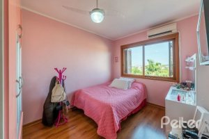 Casa em Condomínio à venda com 204m², 3 dormitórios, 1 suíte, 2 vagas, no bairro Cristal em Porto Alegre