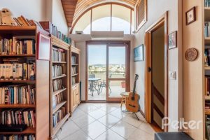 Casa em Condomínio à venda com 204m², 3 dormitórios, 1 suíte, 2 vagas, no bairro Cristal em Porto Alegre