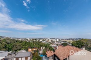 Casa em Condomínio à venda com 204m², 3 dormitórios, 1 suíte, 2 vagas, no bairro Cristal em Porto Alegre