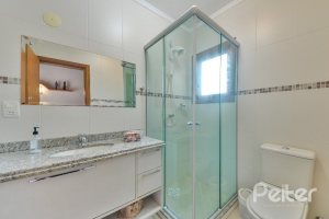 Casa à venda com 197m², 3 dormitórios, 1 suíte, 2 vagas, no bairro Vila Assuncao em Porto Alegre