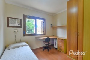 Casa à venda com 197m², 3 dormitórios, 1 suíte, 2 vagas, no bairro Vila Assuncao em Porto Alegre