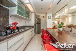 Casa em Condomínio à venda com 205m², 4 dormitórios, 2 suítes, 2 vagas, no bairro Ipanema em Porto Alegre