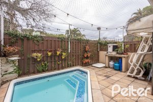 Casa em Condomínio à venda com 205m², 4 dormitórios, 2 suítes, 2 vagas, no bairro Ipanema em Porto Alegre