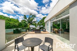 Casa à venda com 430m², 4 dormitórios, 3 suítes, 6 vagas, no bairro Vila Assunção em Porto Alegre