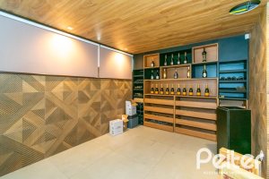 Casa à venda com 430m², 4 dormitórios, 3 suítes, 6 vagas, no bairro Vila Assunção em Porto Alegre