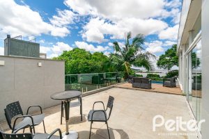 Casa à venda com 430m², 4 dormitórios, 3 suítes, 6 vagas, no bairro Vila Assunção em Porto Alegre