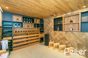 Casa à venda com 430m², 4 dormitórios, 3 suítes, 6 vagas, no bairro Vila Assunção em Porto Alegre