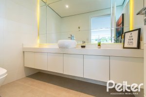 Casa à venda com 430m², 4 dormitórios, 3 suítes, 6 vagas, no bairro Vila Assunção em Porto Alegre