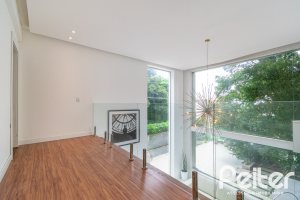 Casa à venda com 430m², 4 dormitórios, 3 suítes, 6 vagas, no bairro Vila Assunção em Porto Alegre