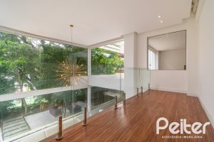 Casa à venda com 430m², 4 dormitórios, 3 suítes, 6 vagas, no bairro Vila Assunção em Porto Alegre