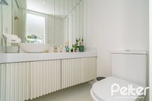 Casa à venda com 430m², 4 dormitórios, 3 suítes, 6 vagas, no bairro Vila Assunção em Porto Alegre