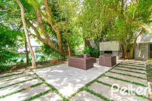 Casa à venda com 430m², 4 dormitórios, 3 suítes, 6 vagas, no bairro Vila Assunção em Porto Alegre