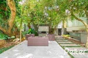 Casa à venda com 430m², 4 dormitórios, 3 suítes, 6 vagas, no bairro Vila Assunção em Porto Alegre