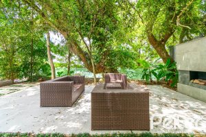 Casa à venda com 430m², 4 dormitórios, 3 suítes, 6 vagas, no bairro Vila Assunção em Porto Alegre