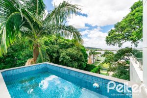 Casa à venda com 430m², 4 dormitórios, 3 suítes, 6 vagas, no bairro Vila Assunção em Porto Alegre