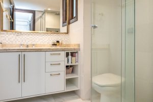 Casa em Condomínio à venda com 199m², 3 dormitórios, 3 suítes, 2 vagas, no bairro Vila Assunção em Porto Alegre