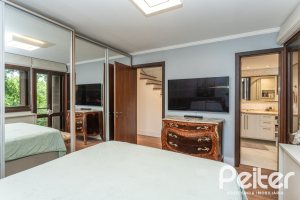 Casa em Condomínio à venda com 199m², 3 dormitórios, 3 suítes, 2 vagas, no bairro Vila Assunção em Porto Alegre