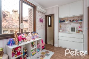 Casa em Condomínio à venda com 199m², 3 dormitórios, 3 suítes, 2 vagas, no bairro Vila Assunção em Porto Alegre