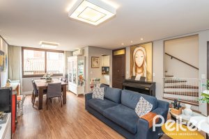 Casa em Condomínio à venda com 199m², 3 dormitórios, 3 suítes, 2 vagas, no bairro Vila Assunção em Porto Alegre