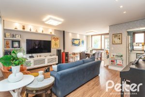 Casa em Condomínio à venda com 199m², 3 dormitórios, 3 suítes, 2 vagas, no bairro Vila Assunção em Porto Alegre