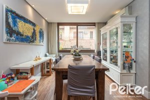 Casa em Condomínio à venda com 199m², 3 dormitórios, 3 suítes, 2 vagas, no bairro Vila Assunção em Porto Alegre