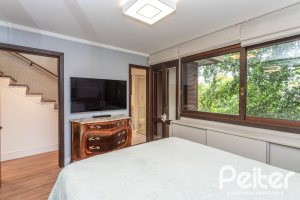 Casa em Condomínio à venda com 199m², 3 dormitórios, 3 suítes, 2 vagas, no bairro Vila Assunção em Porto Alegre