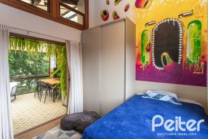 Casa em Condomínio à venda com 199m², 3 dormitórios, 3 suítes, 2 vagas, no bairro Vila Assunção em Porto Alegre