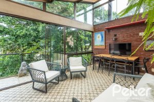 Casa em Condomínio à venda com 199m², 3 dormitórios, 3 suítes, 2 vagas, no bairro Vila Assunção em Porto Alegre