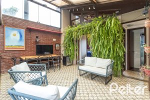 Casa em Condomínio à venda com 199m², 3 dormitórios, 3 suítes, 2 vagas, no bairro Vila Assunção em Porto Alegre