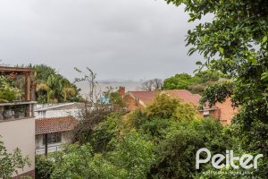 Casa em Condomínio à venda com 199m², 3 dormitórios, 3 suítes, 2 vagas, no bairro Vila Assunção em Porto Alegre