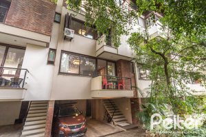 Casa em Condomínio à venda com 199m², 3 dormitórios, 3 suítes, 2 vagas, no bairro Vila Assunção em Porto Alegre