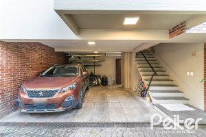 Casa em Condomínio à venda com 199m², 3 dormitórios, 3 suítes, 2 vagas, no bairro Vila Assunção em Porto Alegre