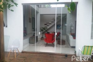 Casa à venda com 287m², 3 dormitórios, 3 suítes, 2 vagas, no bairro Ipanema em Porto Alegre