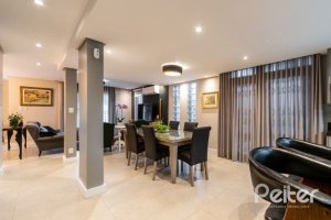 Casa à venda com 332m², 4 dormitórios, 2 suítes, 3 vagas, no bairro Tristeza em Porto Alegre