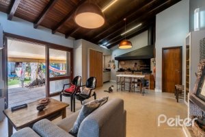 Casa à venda com 332m², 4 dormitórios, 2 suítes, 3 vagas, no bairro Tristeza em Porto Alegre