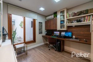 Casa à venda com 332m², 4 dormitórios, 2 suítes, 3 vagas, no bairro Tristeza em Porto Alegre