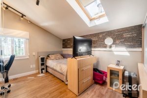 Casa à venda com 332m², 4 dormitórios, 2 suítes, 3 vagas, no bairro Tristeza em Porto Alegre