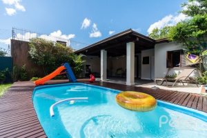Casa à venda com 332m², 4 dormitórios, 2 suítes, 3 vagas, no bairro Tristeza em Porto Alegre