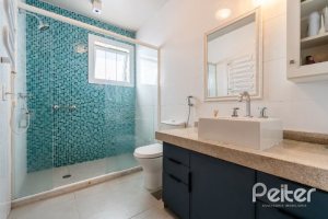 Casa à venda com 332m², 4 dormitórios, 2 suítes, 3 vagas, no bairro Tristeza em Porto Alegre